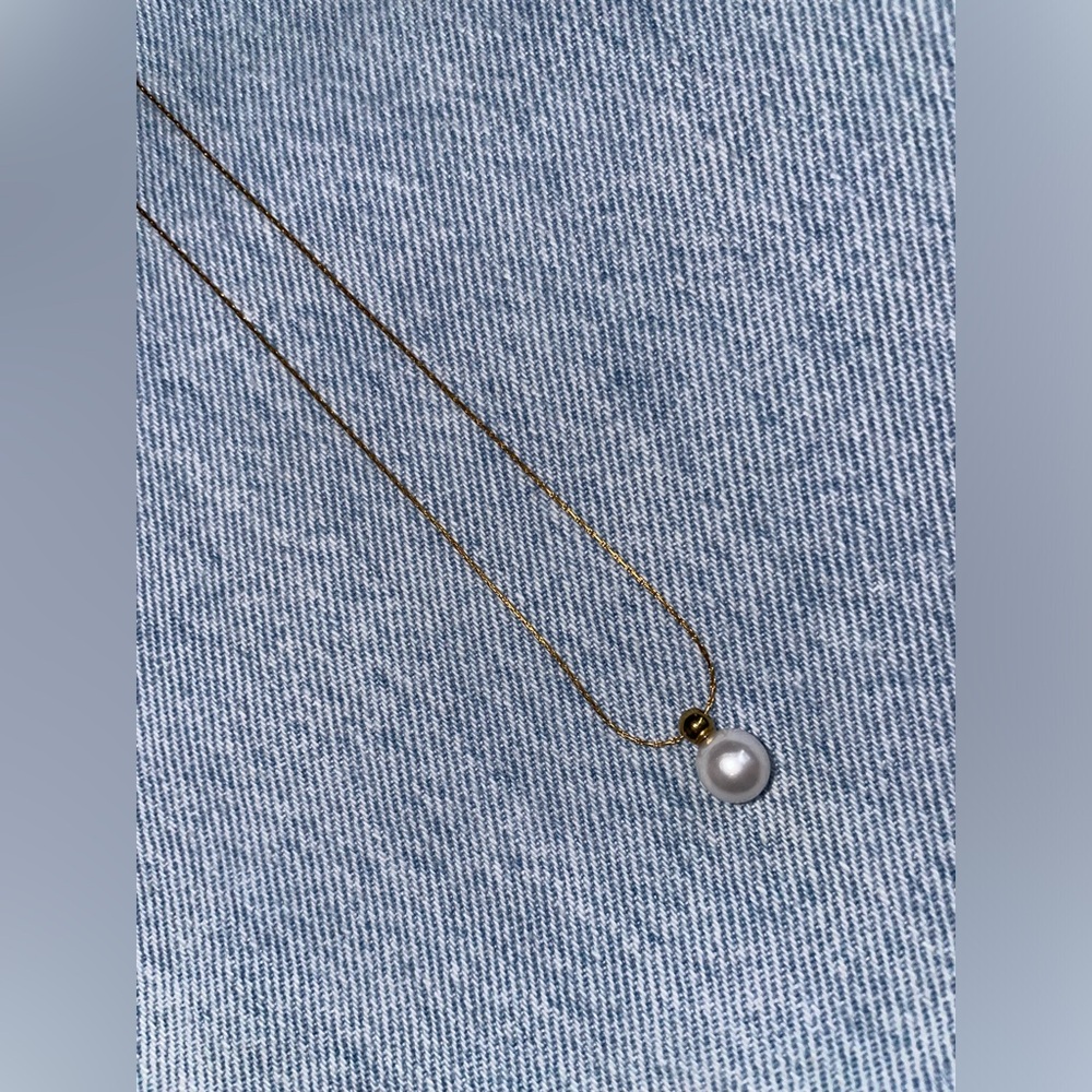 Timeless Gold Pearl Pendant Necklace - Picture 2 of 4